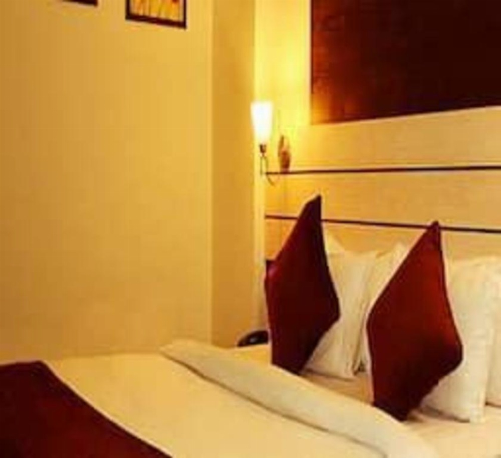 Room image 4